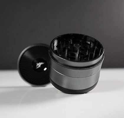 Grey Solinder Grinder inside - Tatanka.nl